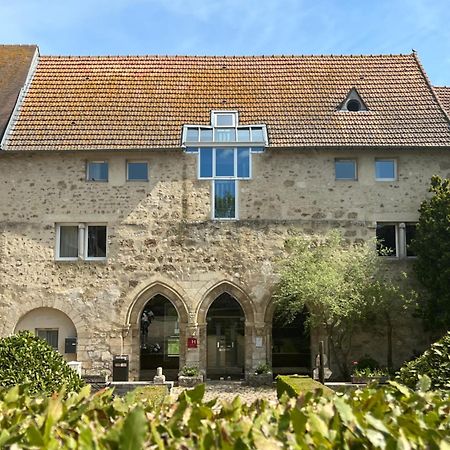 Hotel Abbaye Du Golf De Lesigny Exteriör bild