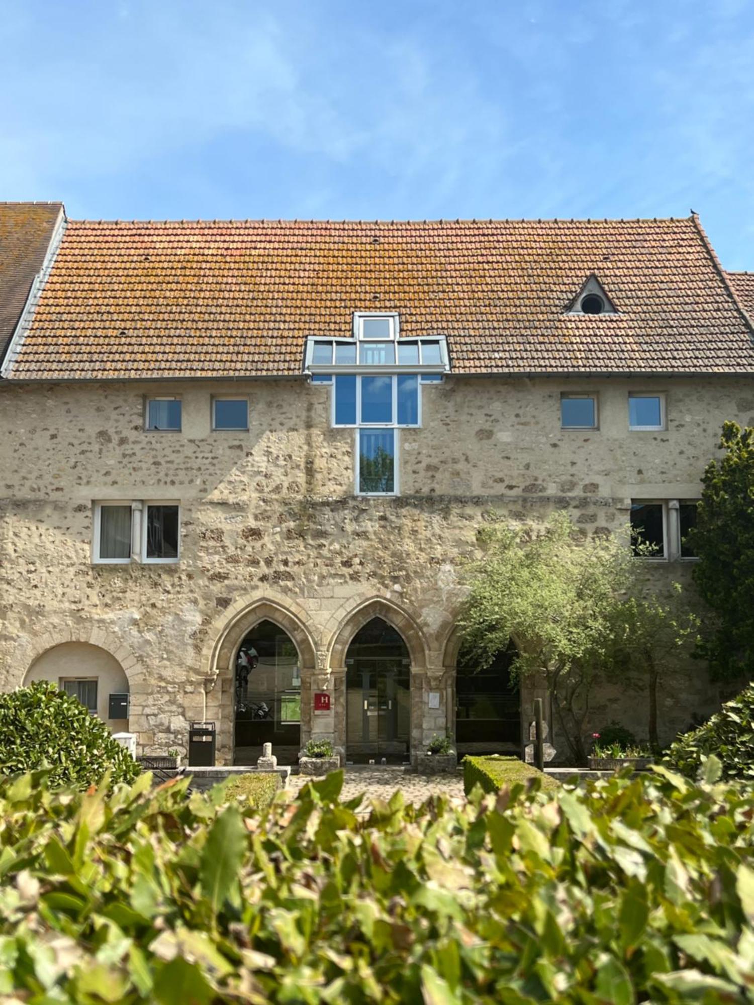 Hotel Abbaye Du Golf De Lesigny Exteriör bild