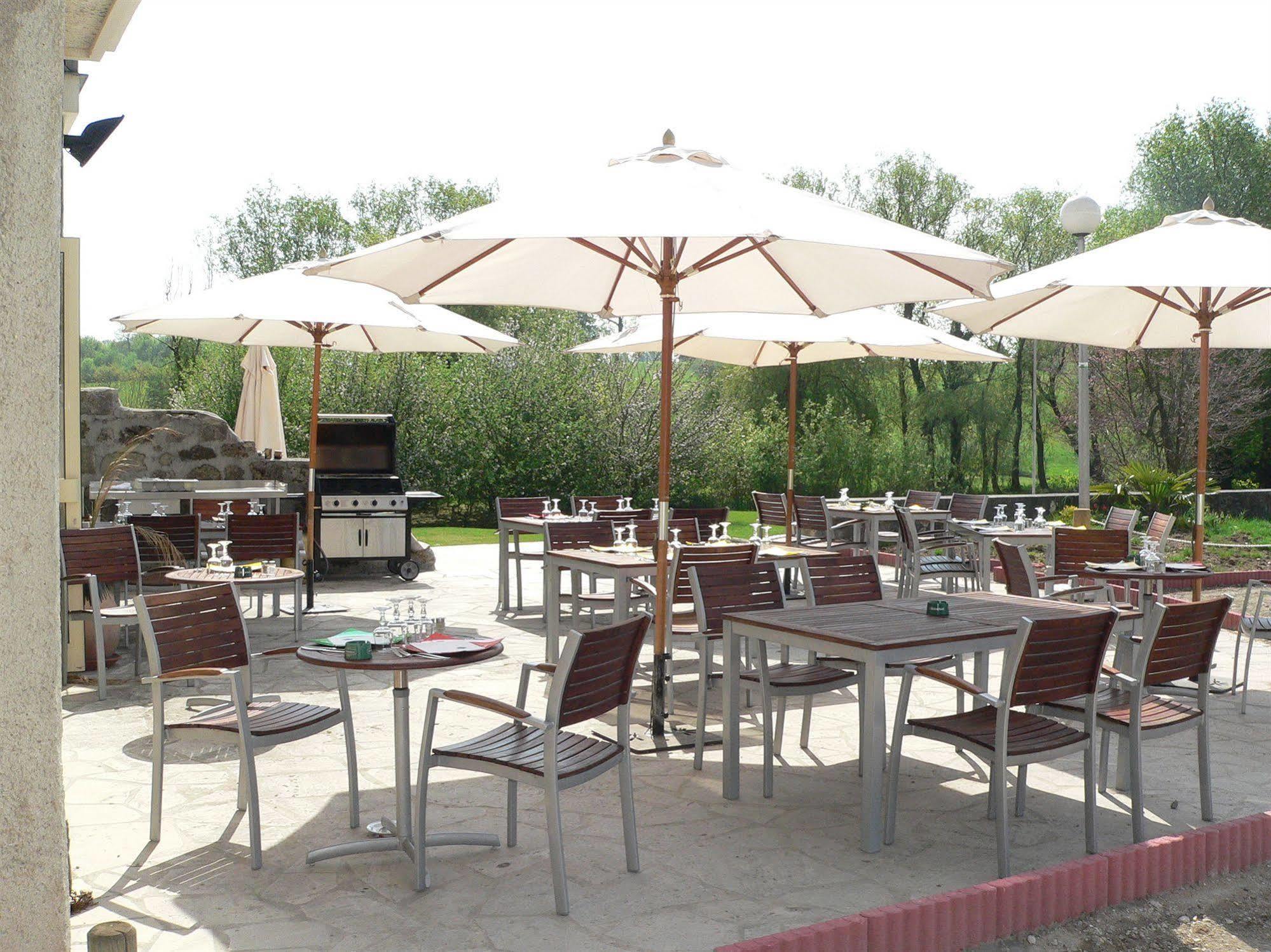 Hotel Abbaye Du Golf De Lesigny Exteriör bild